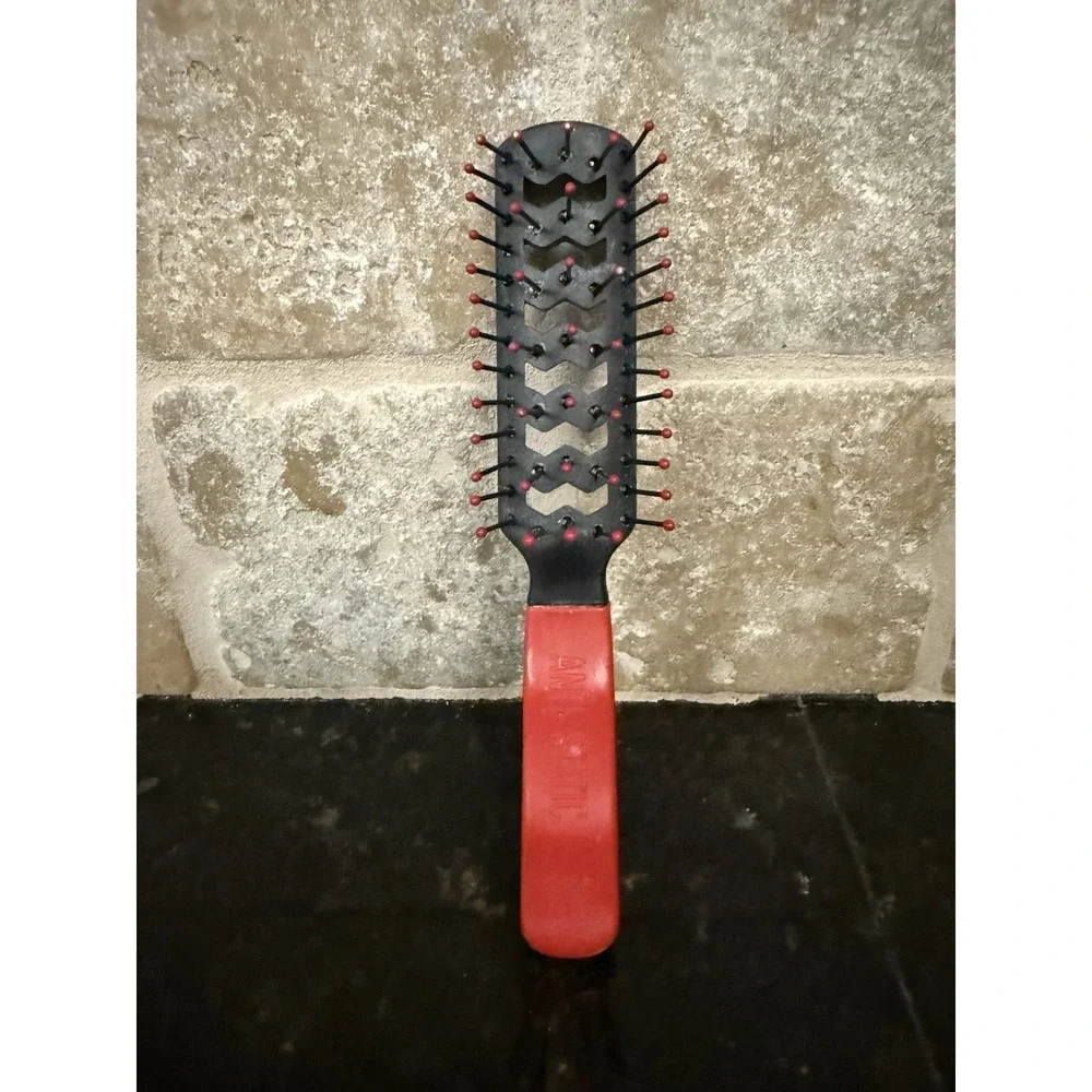 Whirlers Anti Static Brush 31-AS Black Red Handle Ball Tip‎